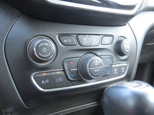 Used 2021 Jeep Cherokee Limited AWD/4WD image 23