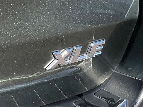 Used 2018 Toyota Highlander XLE image 9