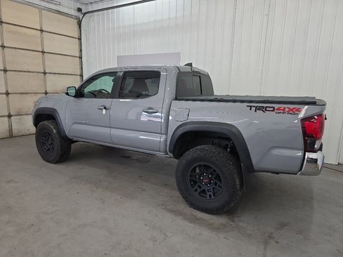 Used 2019 Toyota Tacoma TRD Off-Road image 8