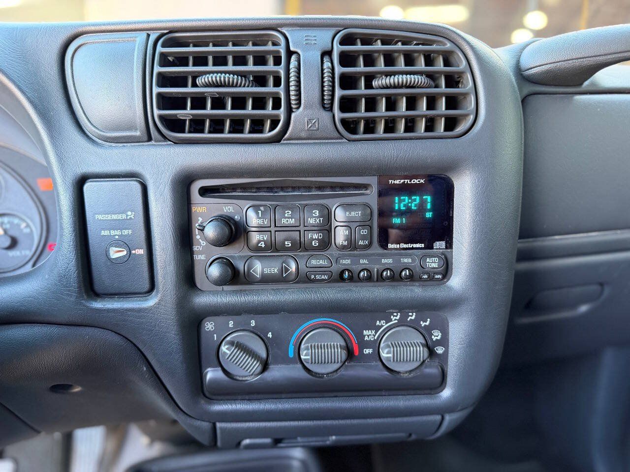 Used 2001 Chevrolet S10 Pickup LS w/ Preferred Equipment Group RWD image 22