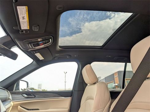 New 2025 Jeep Grand Cherokee Limited image 26