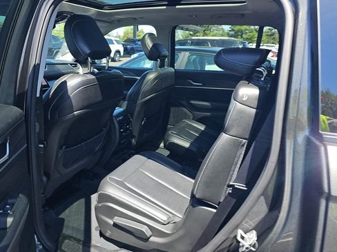 Used 2023 Jeep Grand Cherokee L Limited AWD/4WD image 7
