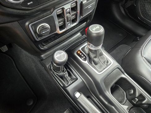 Used 2021 Jeep Wrangler Unlimited Sahara AWD/4WD image 27