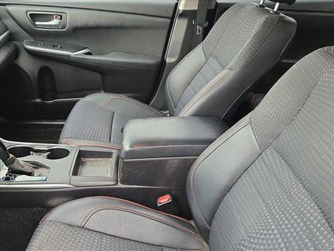 Used 2015 Toyota Camry SE w/ Moonroof Package FWD image 13