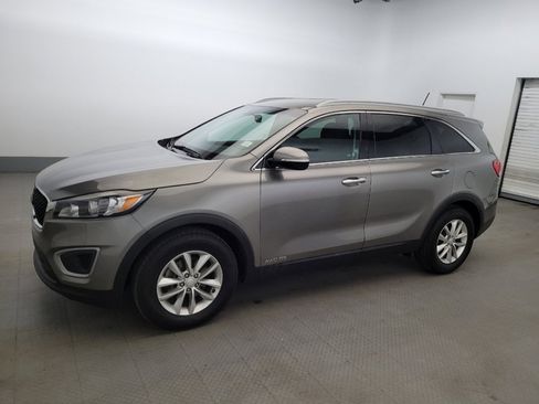 Used 2017 Kia Sorento AWD image 2