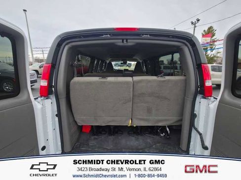 Used 2025 Chevrolet Express 3500 LT w/ LT Preferred Equipment Group image 9