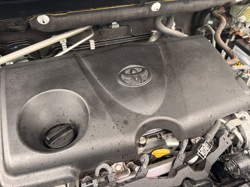 Used 2019 Toyota RAV4 LE FWD image 29