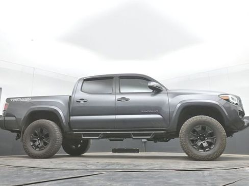 Used 2022 Toyota Tacoma TRD Sport w/ Technology Package AWD/4WD image 34