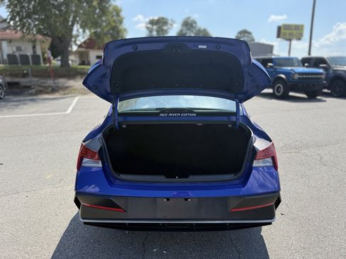 Used 2025 Hyundai Elantra Limited FWD image 19