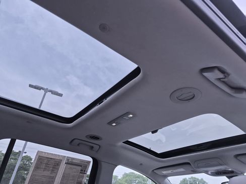 Used 2017 GMC Acadia SLT AWD/4WD image 22