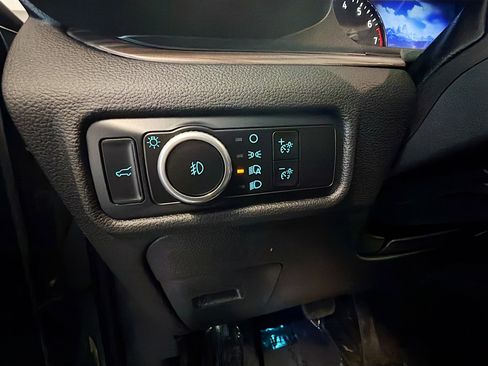 Used 2023 Ford Explorer Limited AWD/4WD image 17