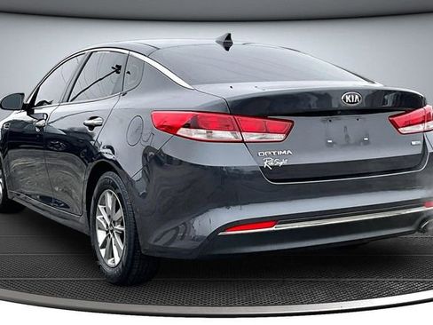 Used 2017 Kia Optima LX image 4