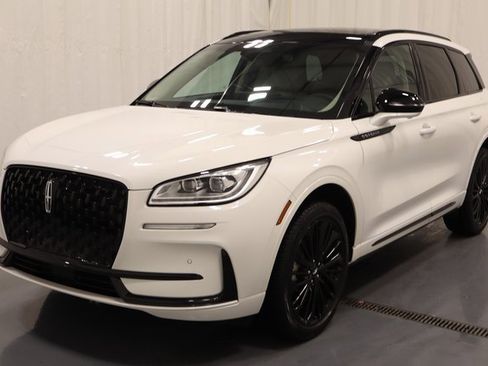 Used 2025 Lincoln Corsair Reserve w/ Equipment Group 202A image 5