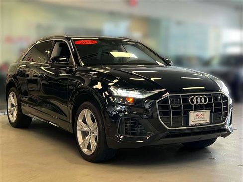 Used 2023 Audi Q8 Premium Plus w/ Premium Plus Package image 3