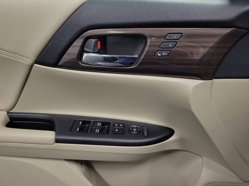 Used 2017 Honda Accord EX-L image 19