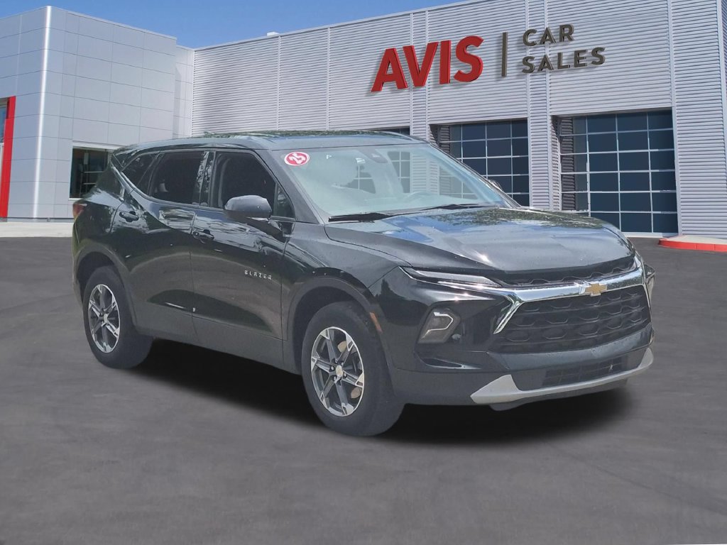 Used 2025 Chevrolet Blazer LT FWD image 3