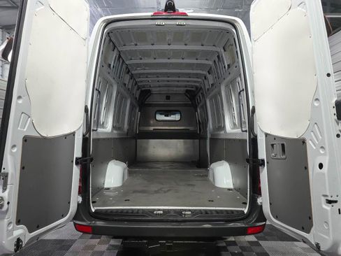 Used 2018 Mercedes-Benz Sprinter 2500 image 11