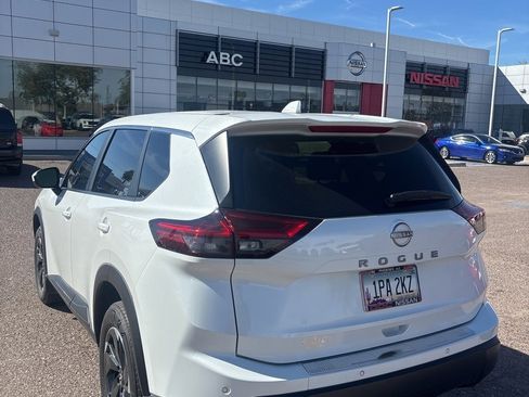 Used 2025 Nissan Rogue SV image 11