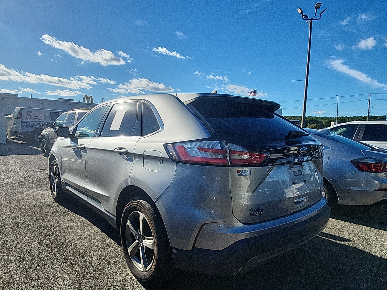 Used 2021 Ford Edge SEL w/ Convenience Package AWD/4WD image 2