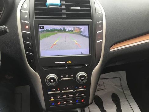 Used 2019 Lincoln MKC Reserve FWD image 17