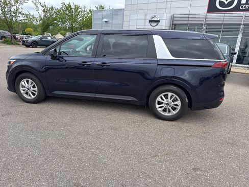 Used 2023 Kia Carnival LX FWD image 7