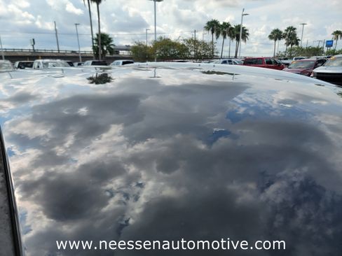 Used 2023 Buick Enclave Essence image 8