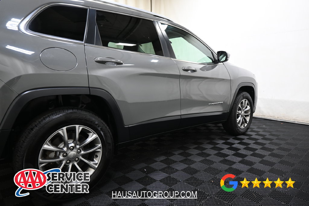Used 2019 Jeep Cherokee Latitude Plus w/ Cold Weather Group AWD/4WD image 22