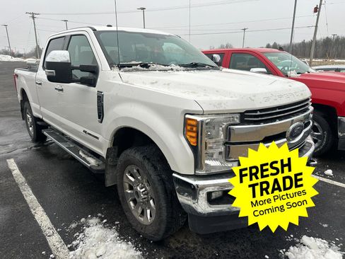 Used 2017 Ford F250 Lariat w/ Chrome Package image 5