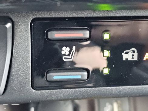 New 2025 Toyota RAV4 Limited image 30