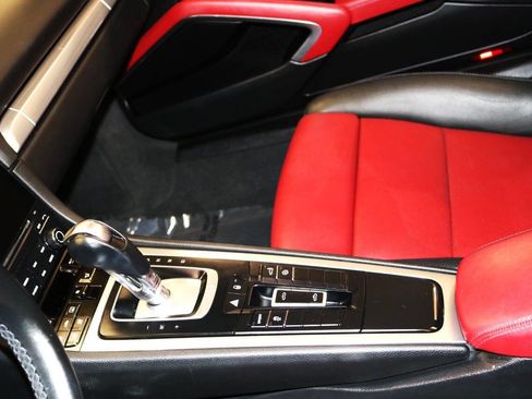 Used 2018 Porsche 718 Boxster RWD image 62
