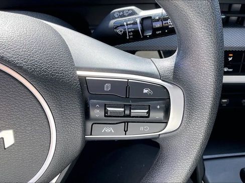 Used 2024 Kia Sportage LX image 17