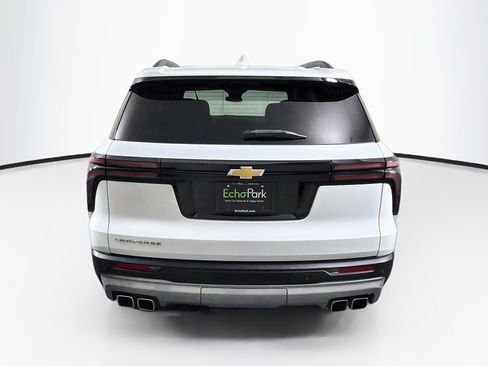 Used 2025 Chevrolet Traverse LT FWD image 7