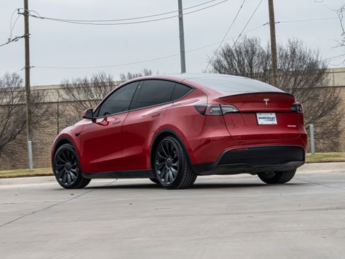Used 2023 Tesla Model Y Performance image 3