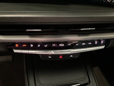 Used 2024 Cadillac XT4 Premium Luxury image 15