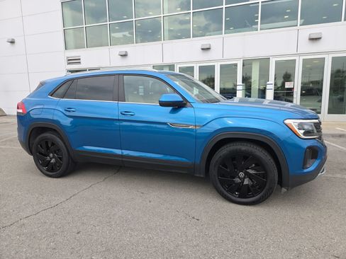 Certified 2024 Volkswagen Atlas Cross Sport SE AWD/4WD image 2