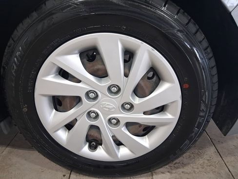 Used 2017 Hyundai Elantra SE FWD image 9