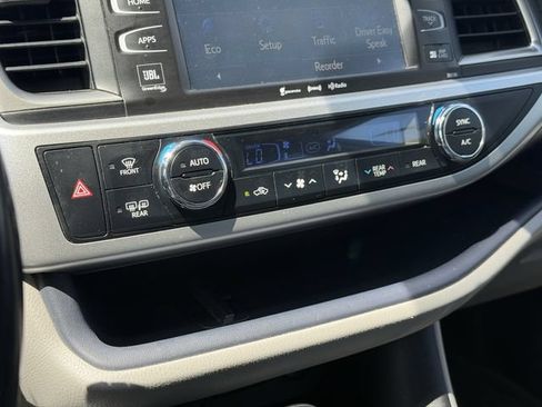 Used 2018 Toyota Highlander Limited FWD image 27