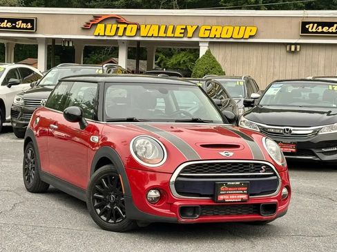 Used 2017 MINI Cooper S FWD image 1