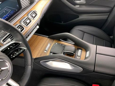 Certified 2025 Mercedes-Benz GLS 450 4MATIC image 12