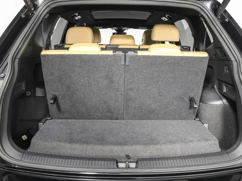 Used 2024 Volkswagen Tiguan SE FWD image 40