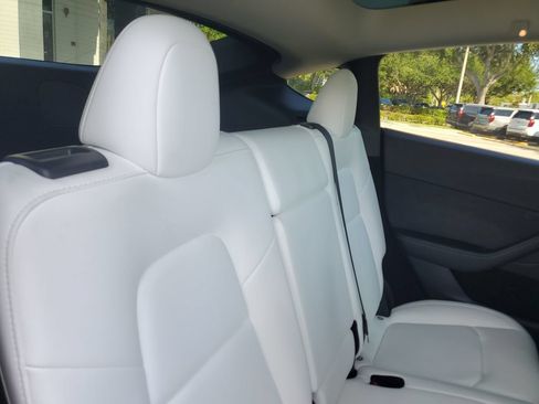 Used 2024 Tesla Model Y Long Range RWD image 25
