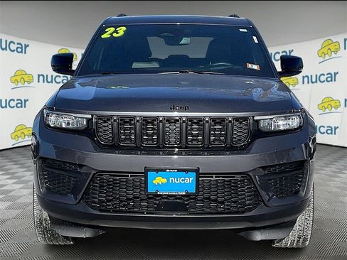Used 2023 Jeep Grand Cherokee Altitude image 2