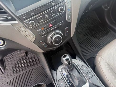 Used 2018 Hyundai Santa Fe Limited image 21