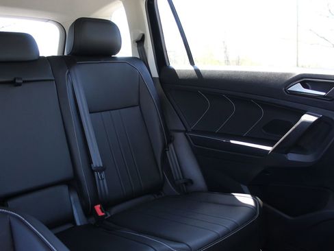 Used 2022 Volkswagen Tiguan SE AWD/4WD image 15