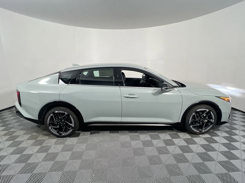 Certified 2025 Kia K4 GT-Line image 2