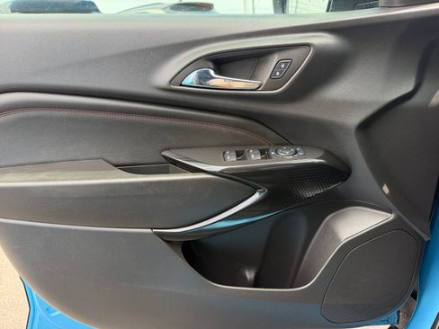 Used 2025 Chevrolet Trax RS w/ Sunroof Package FWD image 13
