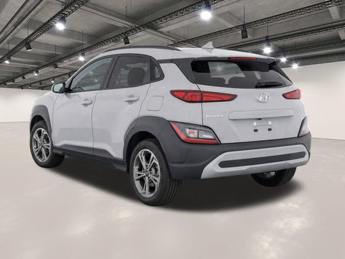 Used 2022 Hyundai Kona SEL w/ Convenience Package FWD image 3