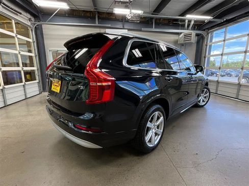 Used 2022 Volvo XC90 T5 Momentum AWD/4WD image 5