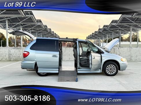 Used 2005 Chrysler Town & Country Touring w/ Luxury Group image 1