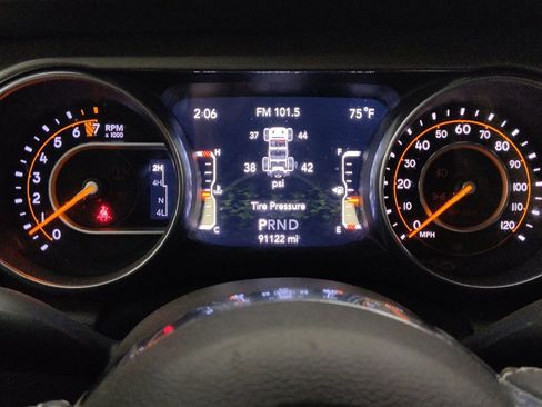 Used 2018 Jeep Wrangler Unlimited Sahara image 23